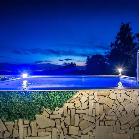 Tatil Evi Panorama House Sarajevo- Jacuzzi, Bazen & Pogled Na Grad 2 *